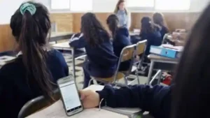 Celulares: ¿La SEP los prohibirá en las aulas escolares?