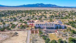 Autoridades de EE.UU. allanan el ‘Rancho Playboy’ de Epstein