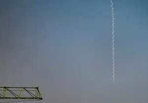 Arabia Saudí, Catar, Emiratos y Kuwait dicen que han interceptado ataques lanzados por Irán