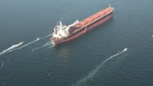 Irán dice que Ormuz será un estrecho de paz para todos o de sufrimiento para belicistas