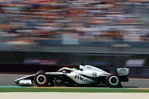 Checo Pérez abre una puerta a la sorpresa: “Australia será un caos”