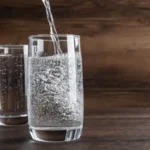 descubre-los-efectos-del-agua-con-gas-en-el-organismo-2048x1365-690573005