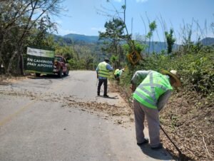 Ricardo Gallardo refuerza caminos de acceso a parajes turísticos