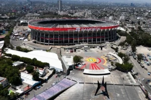 Reapertura del Estadio Azteca se ve opacada por trágica caída mortal