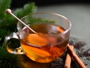 Infusión casera de canela, limón y jengibre que mejora tu digestión