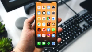 Descubren software espía para iPhone capaz de infiltrarse en millones de dispositivos