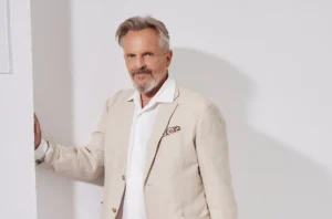 Miguel Bosé: el artista que redefinió el pop en español, hoy estará en Plaza Fundadores