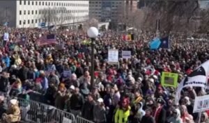 Alrededor de 7 millones de personas de varias ciudades protestaron bajo el lema “No Kings” (+Fotos)