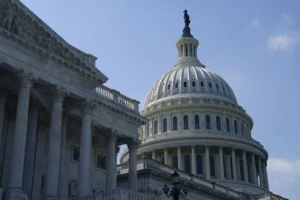 El Senado de EEUU prevé votar hoy una resolución para impedir que Trump siga con la guerra