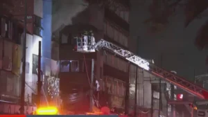 Desalojan a 200 Personas y Fuego Afecta 100 Metros de Callejón Frente a Mercado de Sonora