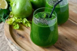 El jugo verde que ayuda a desinflamar piernas y activar la circulación