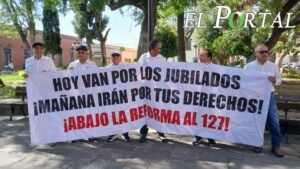 Integrantes del Movimiento de Jubilados entregan pliego petitorio en el Congreso del Estado