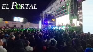 Soledad canta y baila al ritmo de Luis R. Conriquez