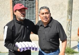 Juan Manuel Navarro recorre más colonias para acercar apoyo alimentario “casa por casa”