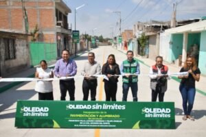 Juan Manuel Navarro inaugura pavimentación y alumbrado en división del norte; atrás quedan décadas de calles de tierra