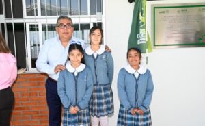 Alcalde Juan Manuel Navarro entrega nueva infraestructura educativa en San José del Barro