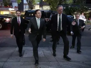 El ministro español Albares llega a México para avanzar con la normalización de las relaciones