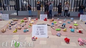 Protestan con peluches frente al Poder Judicial por maltrato infantil y retrasos en procesos