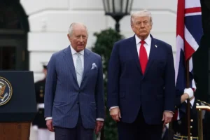 Trump sobre un posible parentesco con el rey Carlos III: «Siempre he querido vivir en Buckingham»