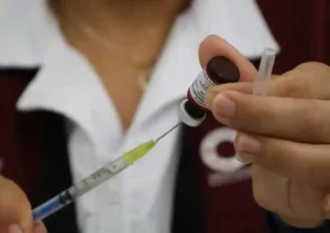 Vacunación masiva frena avance del sarampión en México; casos muestran tendencia a la baja