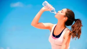 Agua diaria: cuánta beber y por qué importa