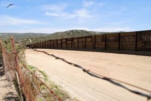Devastación en frontera noroeste: explosiones de EE. UU. dañan sitios Kumiai y ecosistemas