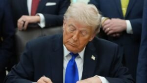 Trump anuncia que elevará a 25% aranceles a los automóviles de la Unión Europea