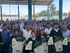 Ricardo Gallardo brindará becas educativas a hijas e hijos de los trabajadores