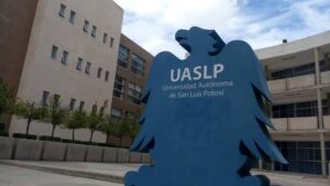 Estudiantes que trabajan piden mayor flexibilidad de horarios y acceso a becas