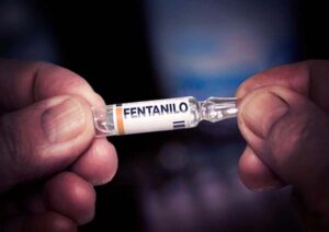 Fortalecen prevención de drogas en planteles tras presunto caso de fentanilo