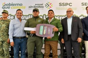 Gobernador Ricardo Gallardo entrega nuevas patrullas para reforzar la seguridad de las familias potosinas