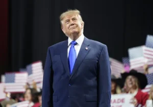 Trump promete 5 mil dólares a ciudadanos si los republicanos ganan las elecciones intermedias