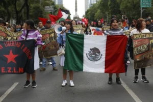 A 12 años de Ayotzinapa, familias de los 43 marchan en Ciudad de México