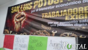 Trabajadores del IMSS bloquean Cuauhtémoc por segundo día y exigen salida de líderes sindicales