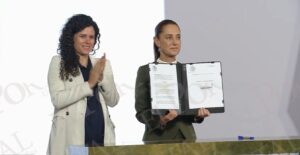 Sheinbaum firma decreto para proteger a menores de riesgos en plataformas digitales