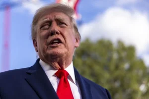 Trump conversa con el príncipe saudí y acusa a los hutíes