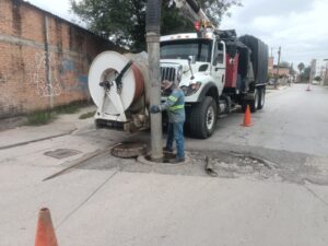Interapas limpia más de 13 mil metros de drenaje en una semana