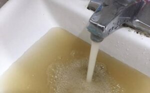 Seis años de agua turbia en Guadalajara: denuncias, contaminación y una crisis que llegó a las calles