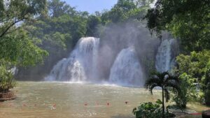 Frente frío 1 obliga a cerrar cascadas en la Huasteca; Protección Civil descarta evacuaciones