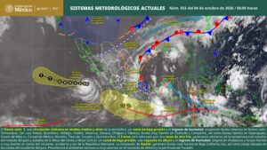 Huracán Rachel se mantiene como categoría 2; provoca lluvias y oleaje elevado en México