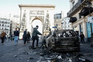 Francia reporta 2 mil detenidos y 600 agentes heridos tras las protestas