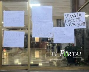 Estudiantes toman la Facultad de Derecho de la UASLP y exigen diálogo