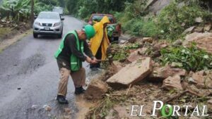 Lluvias provocan 14 derrumbes en carreteras de la Huasteca; JEC reporta atención inmediata