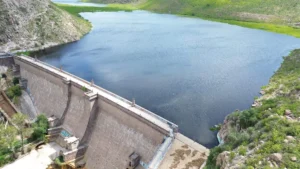 Mantienen vigilancia en presa San José al 97% y desfogue de 100 litros por segundo