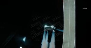 Tesla presenta un prototipo de automóvil volador (video)